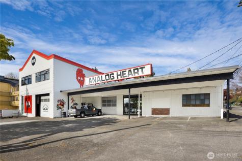 8211 Aurora Avenue N Seattle WA 98103
