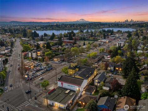 8211 Aurora Avenue N Seattle WA 98103
