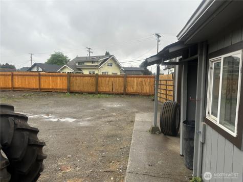 11022 Valley Avenue E Puyallup WA 98372