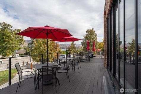 2037 W Woodin Avenue Chelan WA 98816