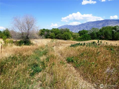 17 Swann Lane Oroville WA 98844