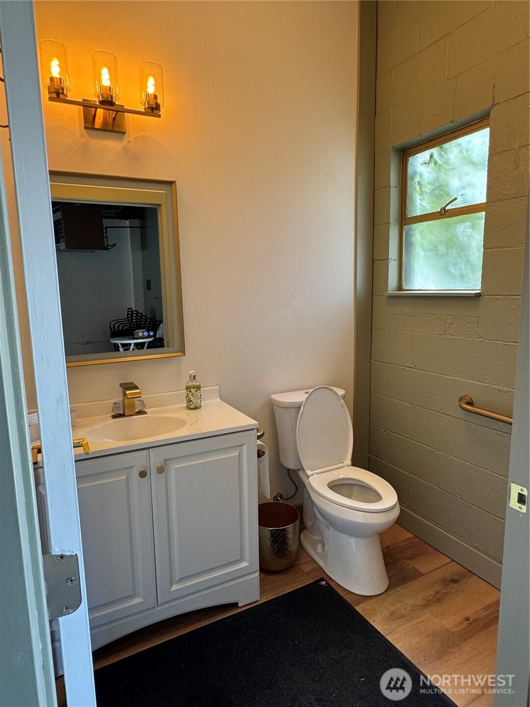 17627 Vashon Hwy SW Vashon WA 98070