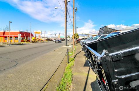 418 Central Avenue N Kent WA 98032