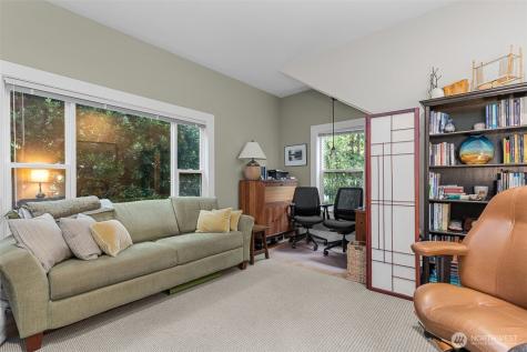 4510 Thackeray NE Seattle WA 98105