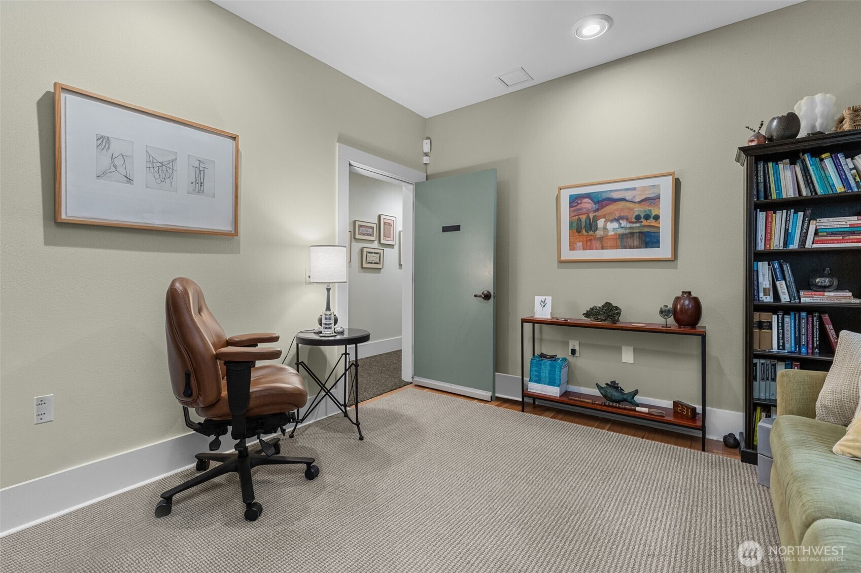 4510 Thackeray NE Seattle WA 98105