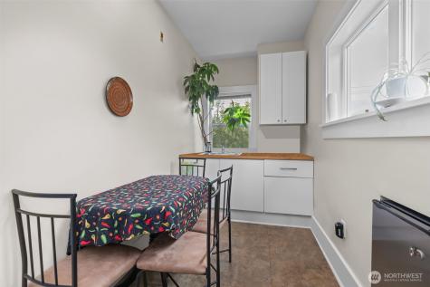 4510 Thackeray NE Seattle WA 98105