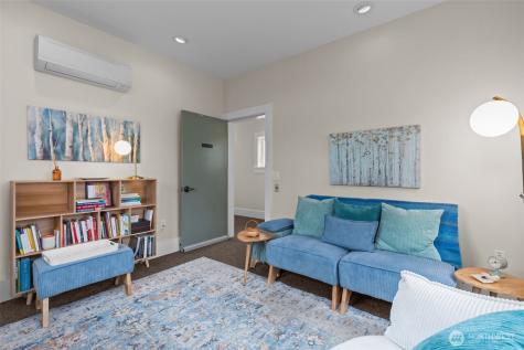 4510 Thackeray NE Seattle WA 98105