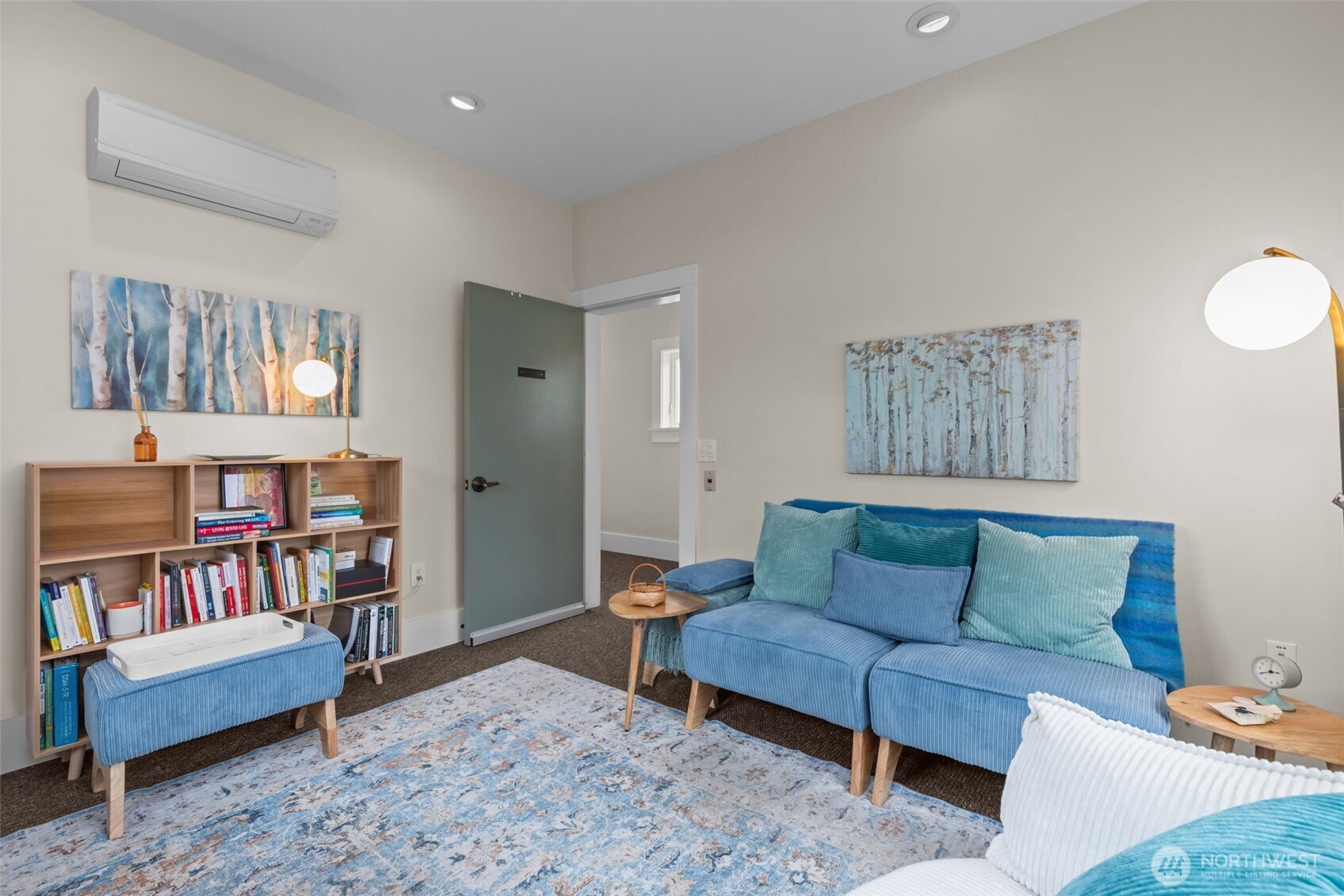 4510 Thackeray NE Seattle WA 98105