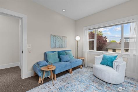 4510 Thackeray NE Seattle WA 98105