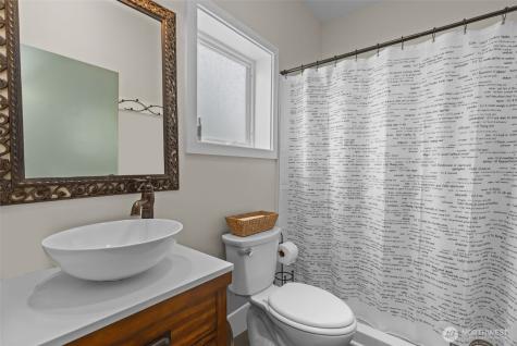4510 Thackeray NE Seattle WA 98105