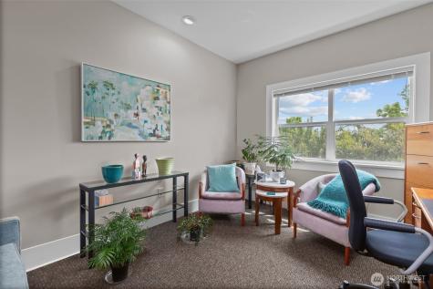 4510 Thackeray NE Seattle WA 98105