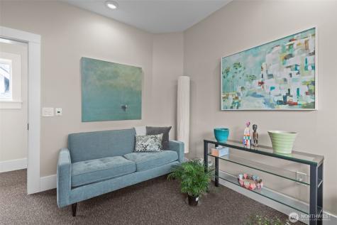 4510 Thackeray NE Seattle WA 98105