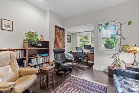 4510 Thackeray NE Seattle WA 98105