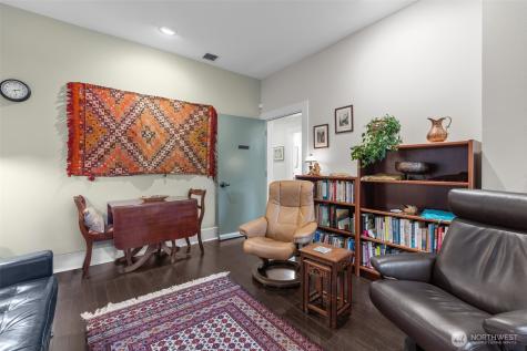 4510 Thackeray NE Seattle WA 98105