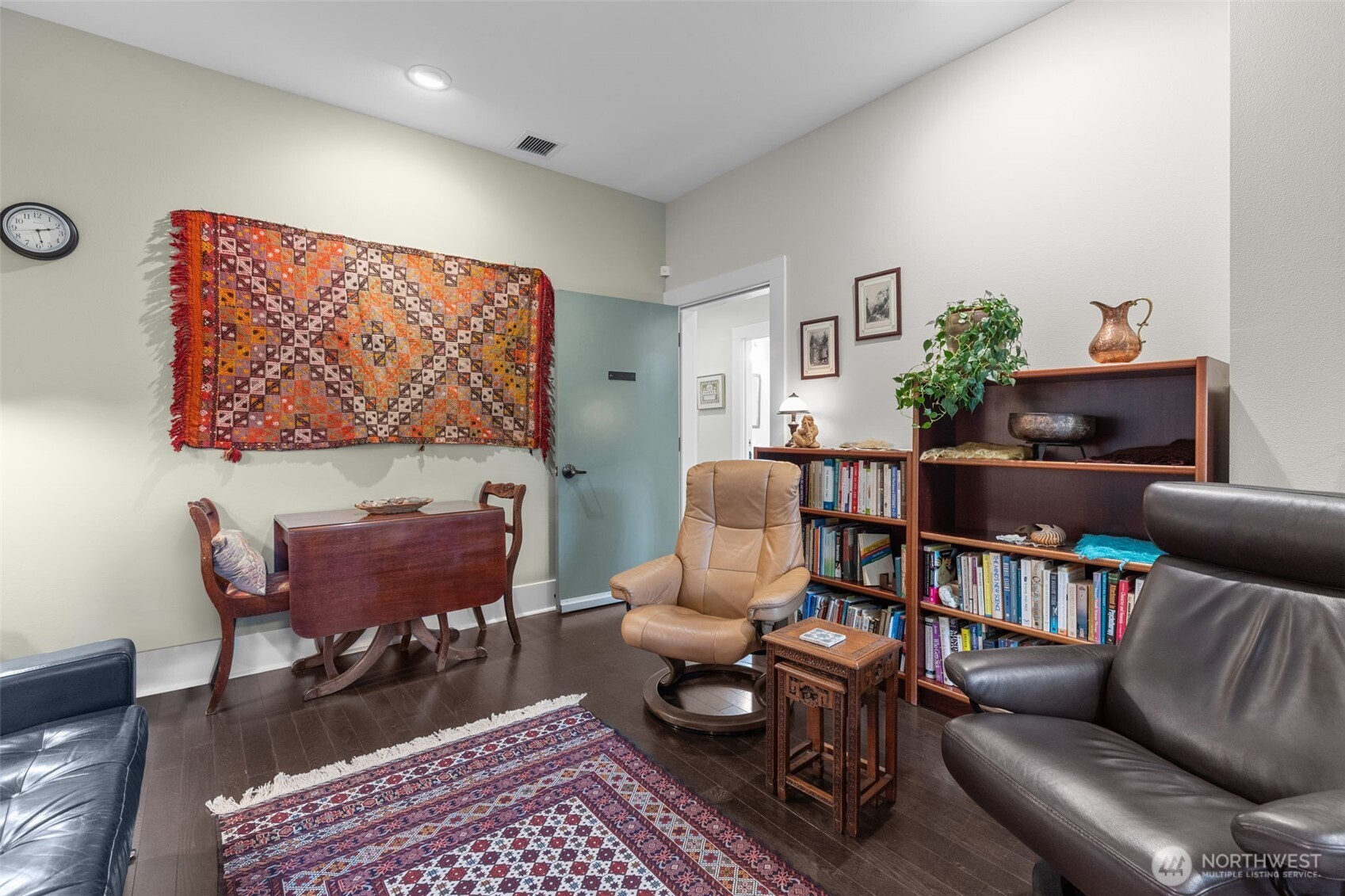4510 Thackeray NE Seattle WA 98105