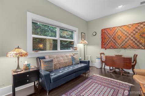 4510 Thackeray NE Seattle WA 98105