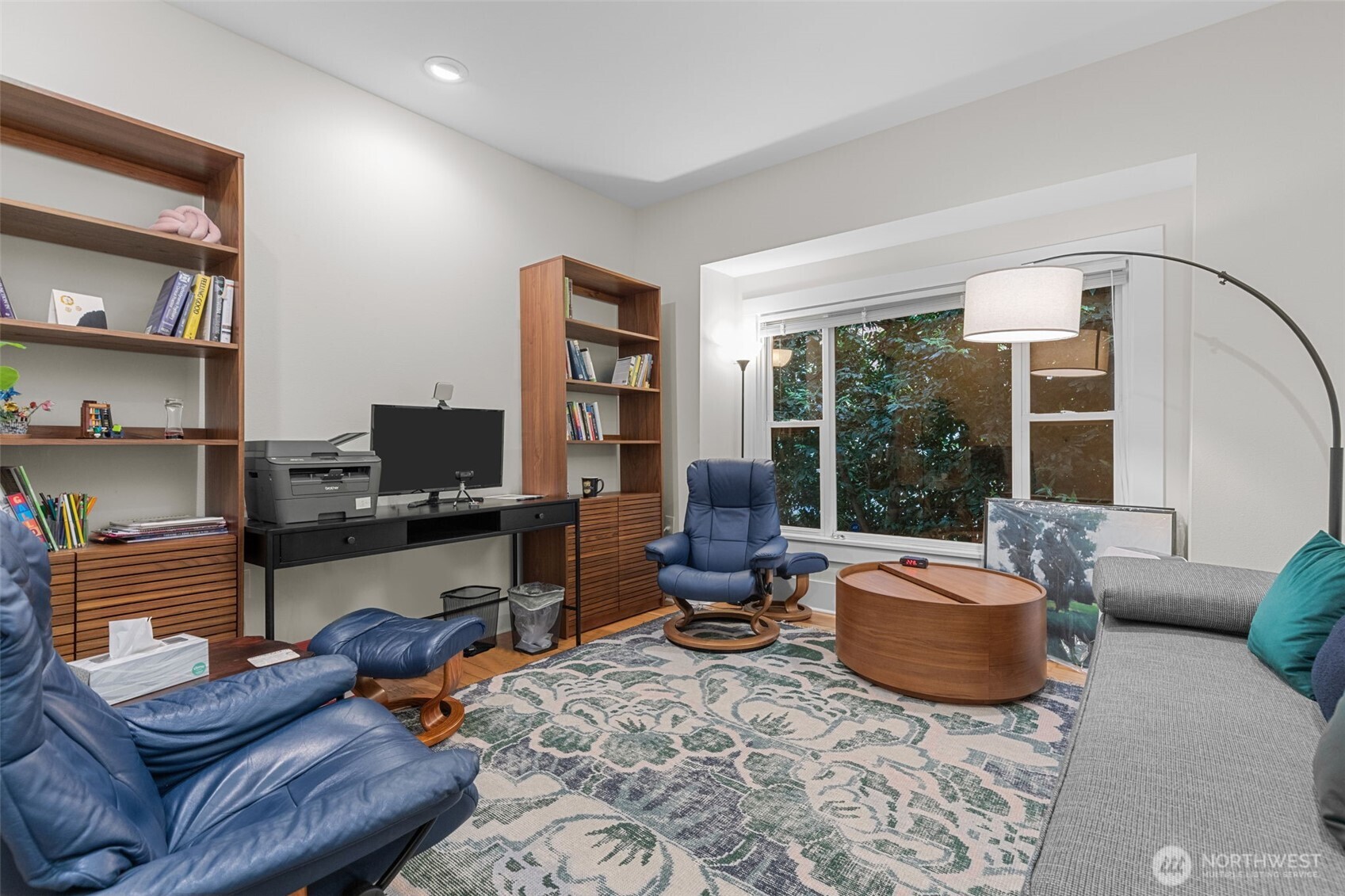 4510 Thackeray NE Seattle WA 98105