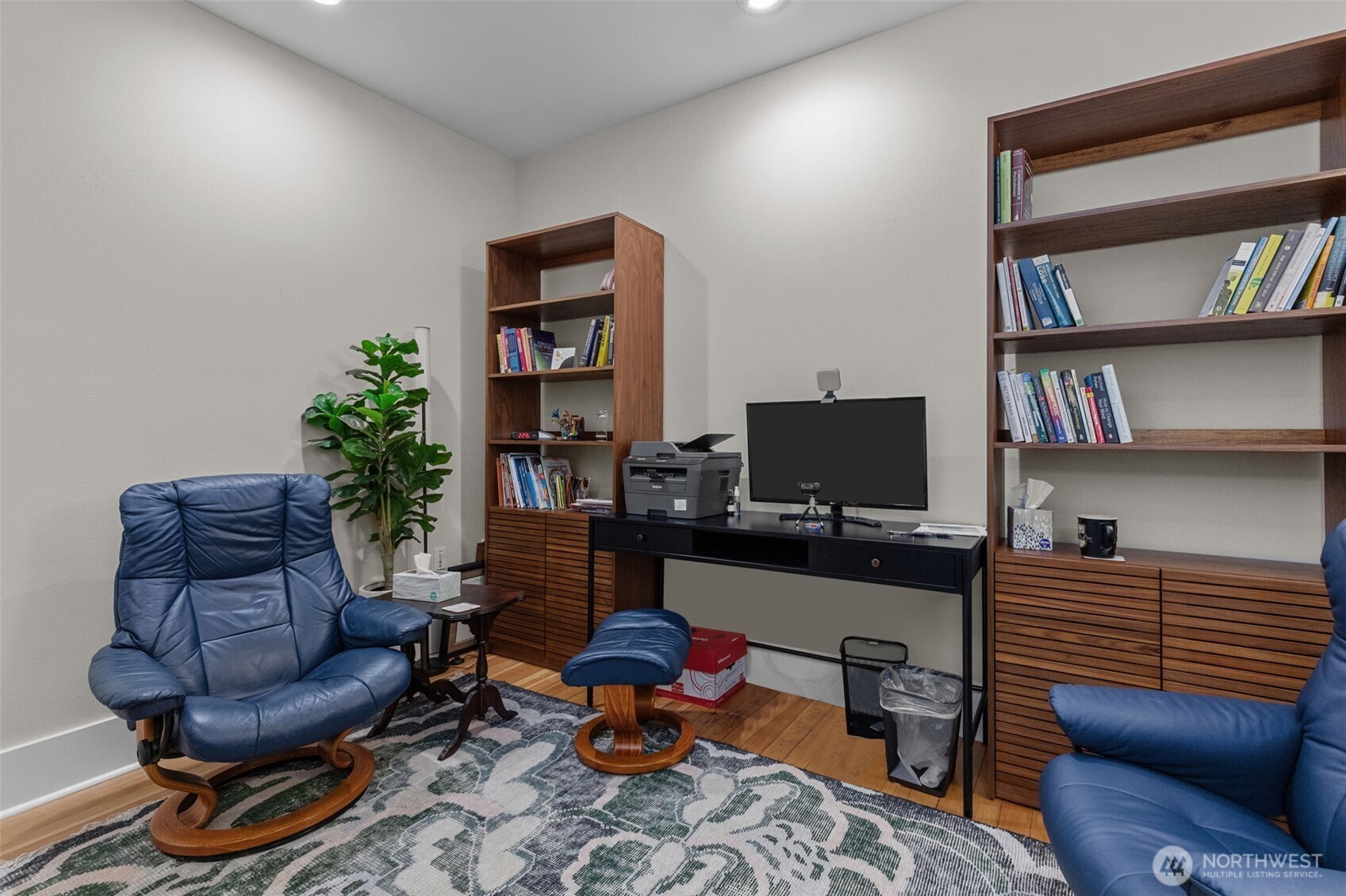 4510 Thackeray NE Seattle WA 98105