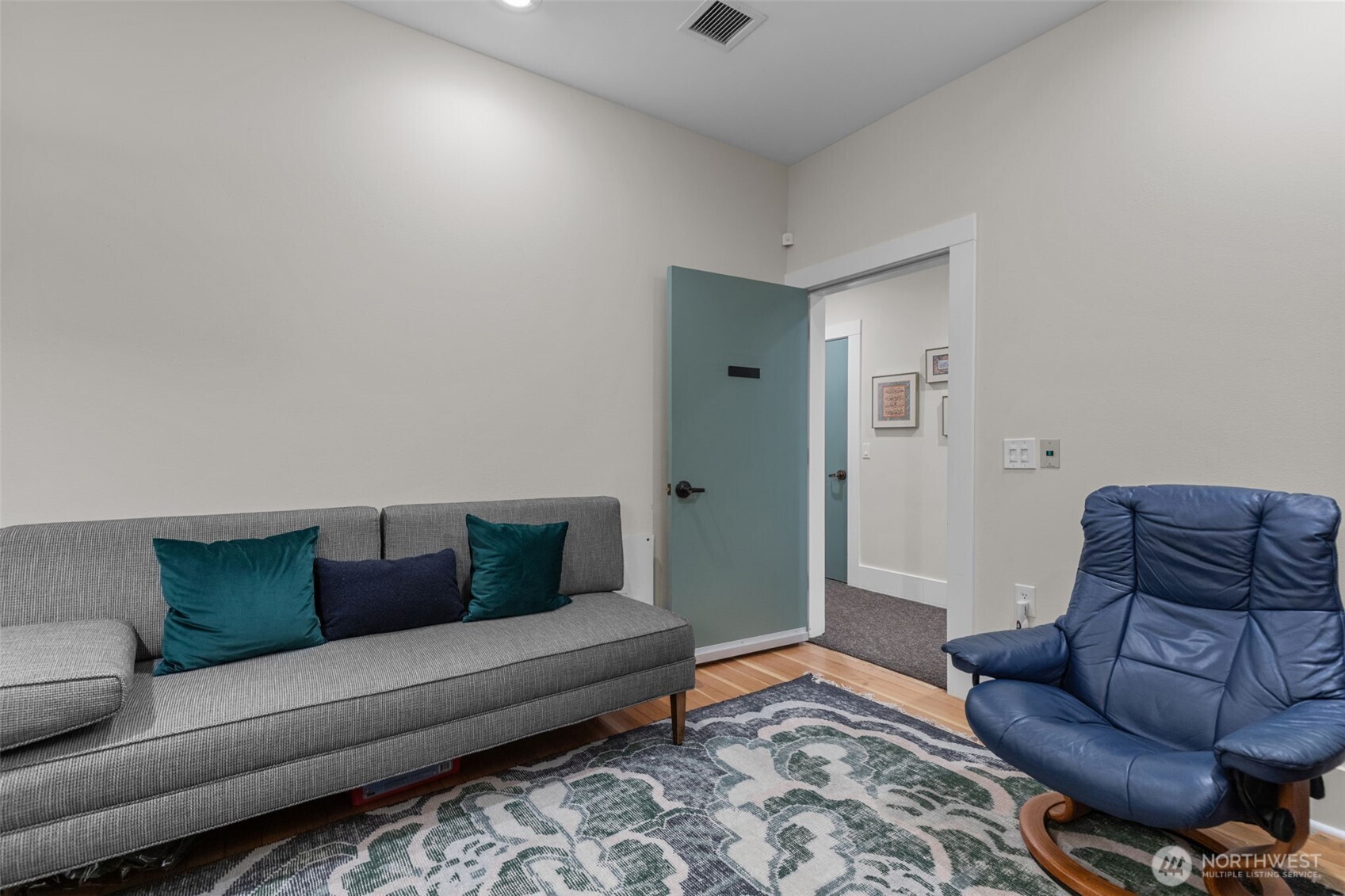 4510 Thackeray NE Seattle WA 98105