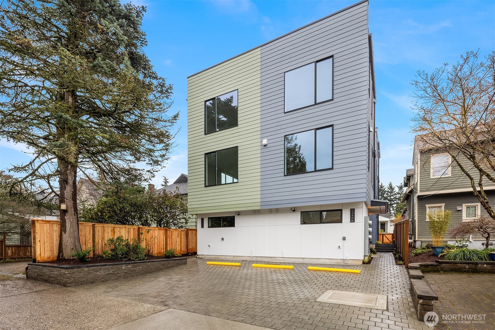 2340 N 64th Street Seattle WA 98103