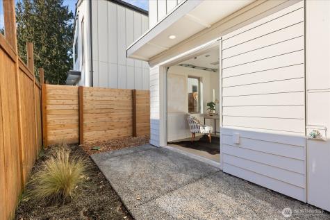 12044 Hiram Place NE Seattle WA 98125