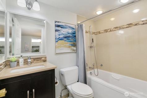 7930 SE 34th Street Mercer Island WA 98040