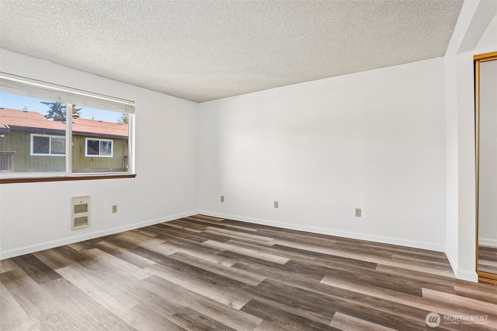 8312 27th W Tacoma WA 98466