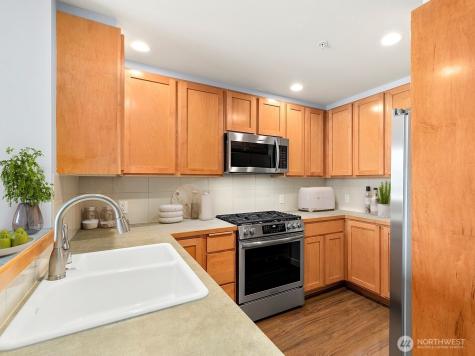 2607 Western Avenue Seattle WA 98121