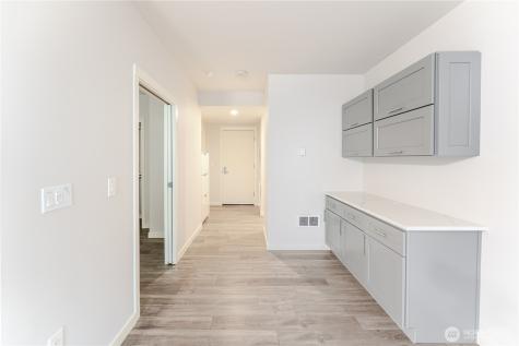 76 Cedar Street Seattle WA 98121