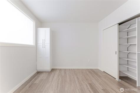 76 Cedar Street Seattle WA 98121