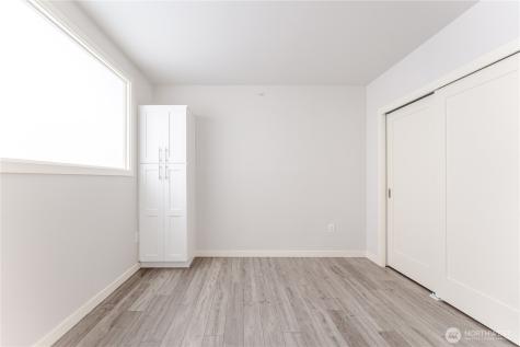 76 Cedar Street Seattle WA 98121