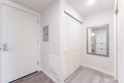 76 Cedar Street Seattle WA 98121