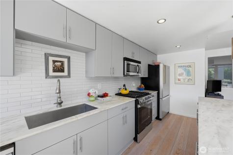 76 Cedar Street Seattle WA 98121