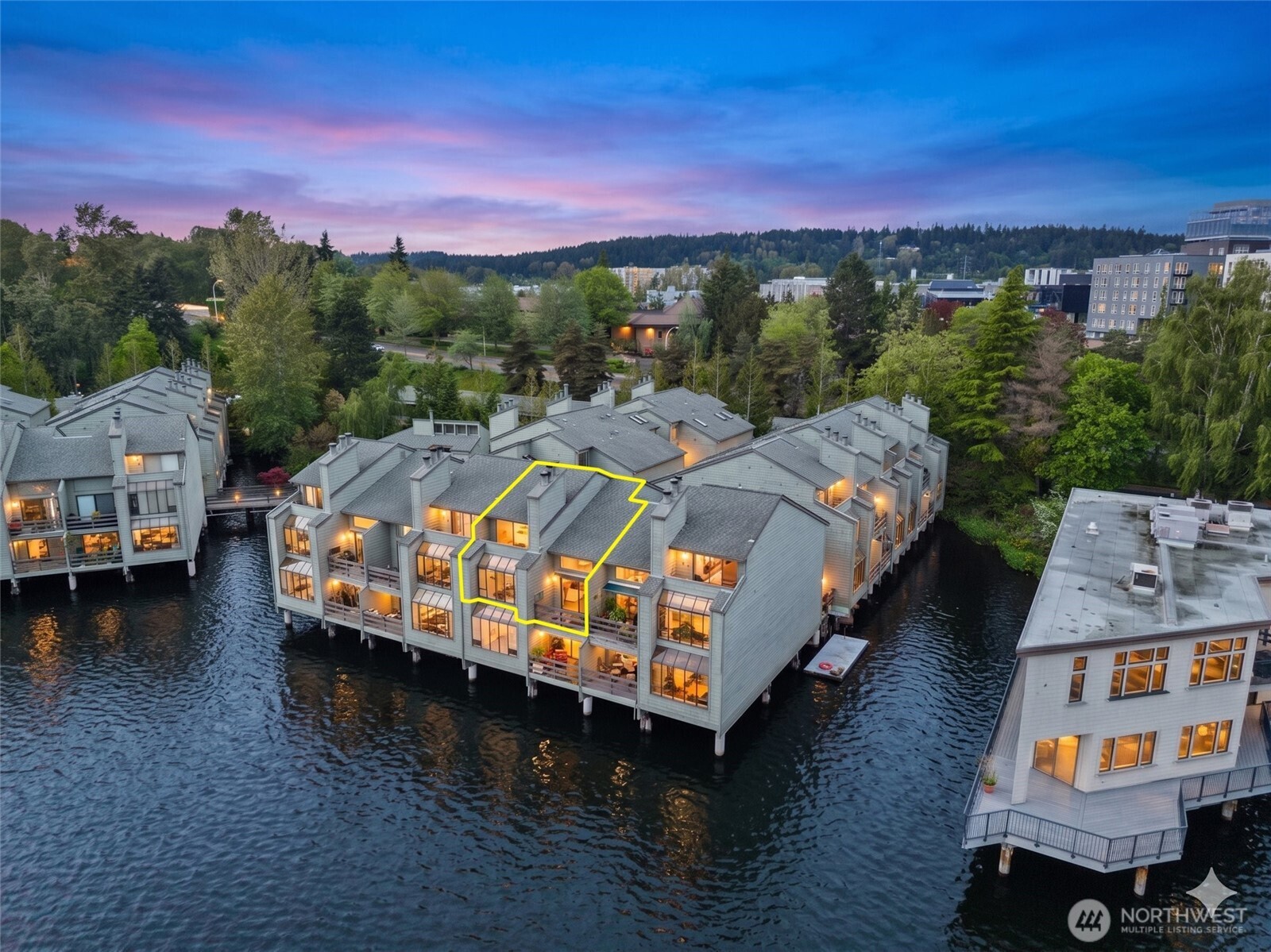 Bellevue WA, 4 Lake Bellevue Drive, Unit 206