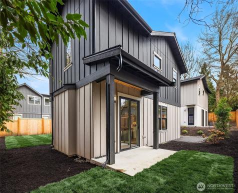 817 18th Avenue W Kirkland WA 98033
