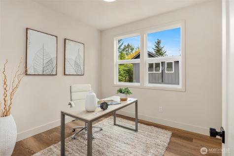 817 18th Avenue W Kirkland WA 98033
