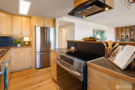 1605 5th Avenue N Seattle WA 98109