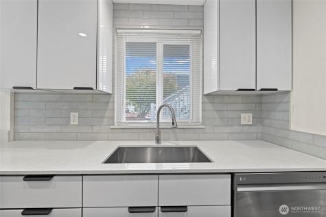 8823 Holly Drive Everett WA 98208