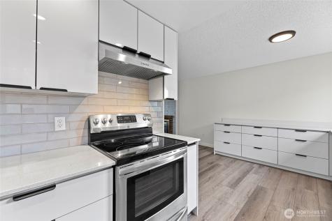 8823 Holly Drive Everett WA 98208