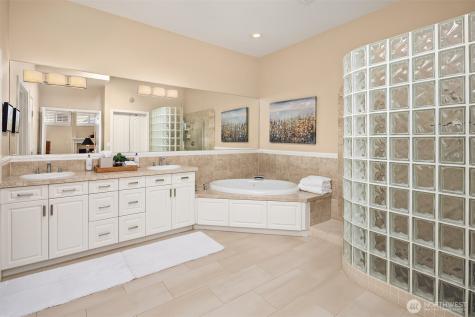 5726 Lake Washington Boulevard NE Kirkland WA 98033