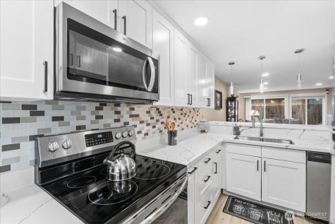 931 4th Avenue N Kent WA 98032