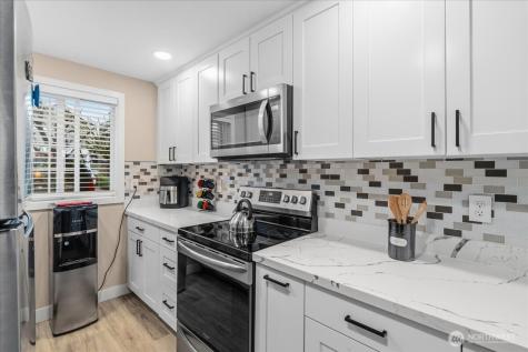 931 4th Avenue N Kent WA 98032