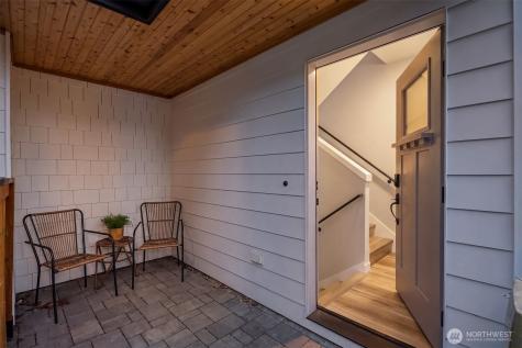 516 N 61st Street Seattle WA 98103