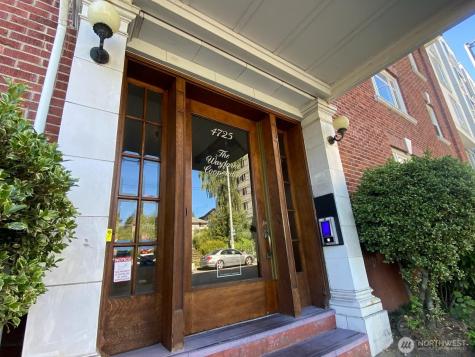 4725 15th Avenue NE Seattle WA 98105