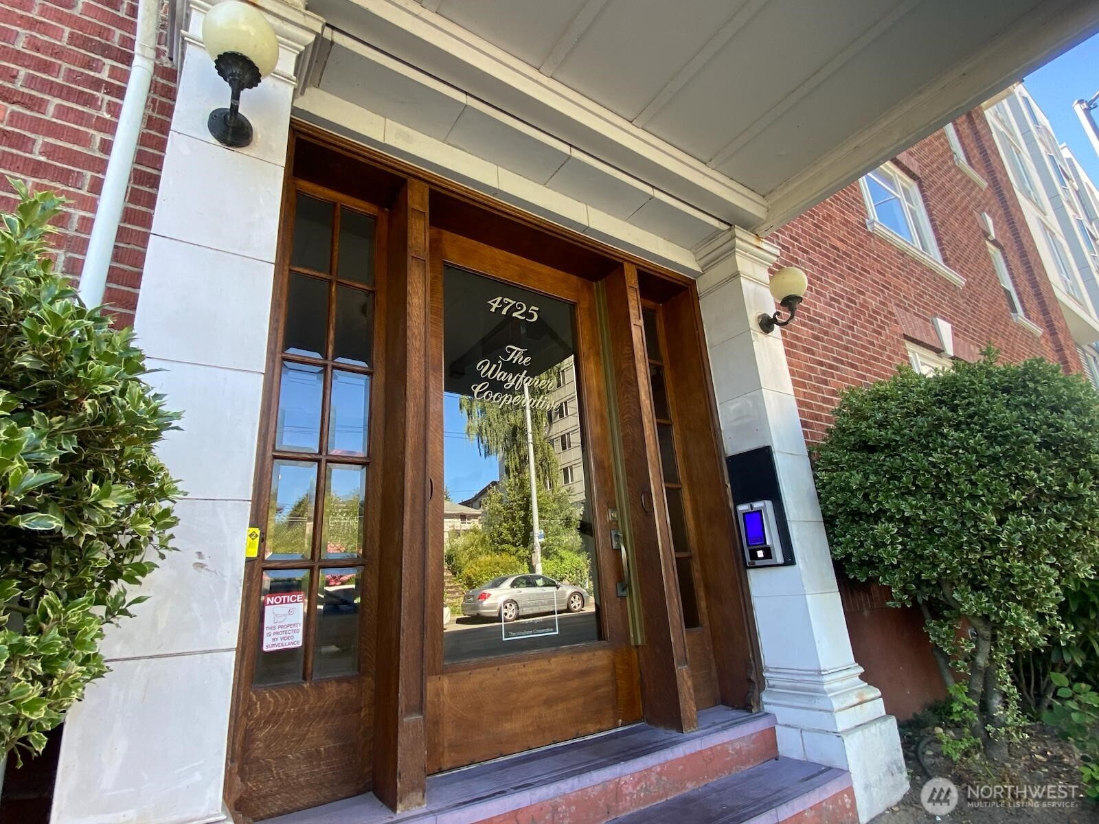 4725 15th Avenue NE Seattle WA 98105