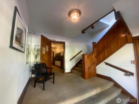 4725 15th Avenue NE Seattle WA 98105
