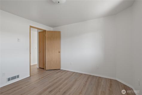 537 NE Ellis Way Oak Harbor WA 98277