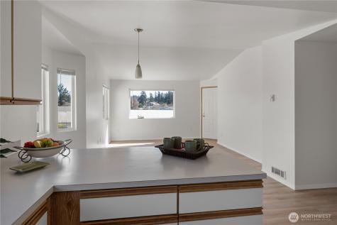 537 NE Ellis Way Oak Harbor WA 98277