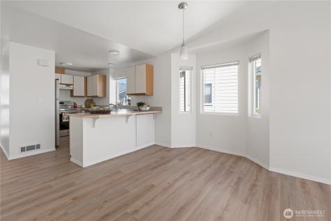 537 NE Ellis Way Oak Harbor WA 98277