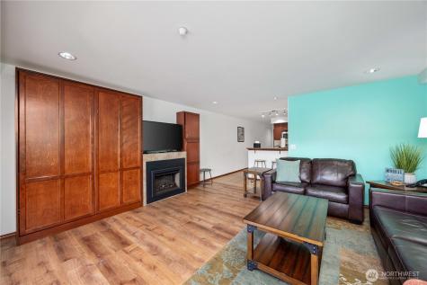 322 W Woodin Avenue Chelan WA 98816